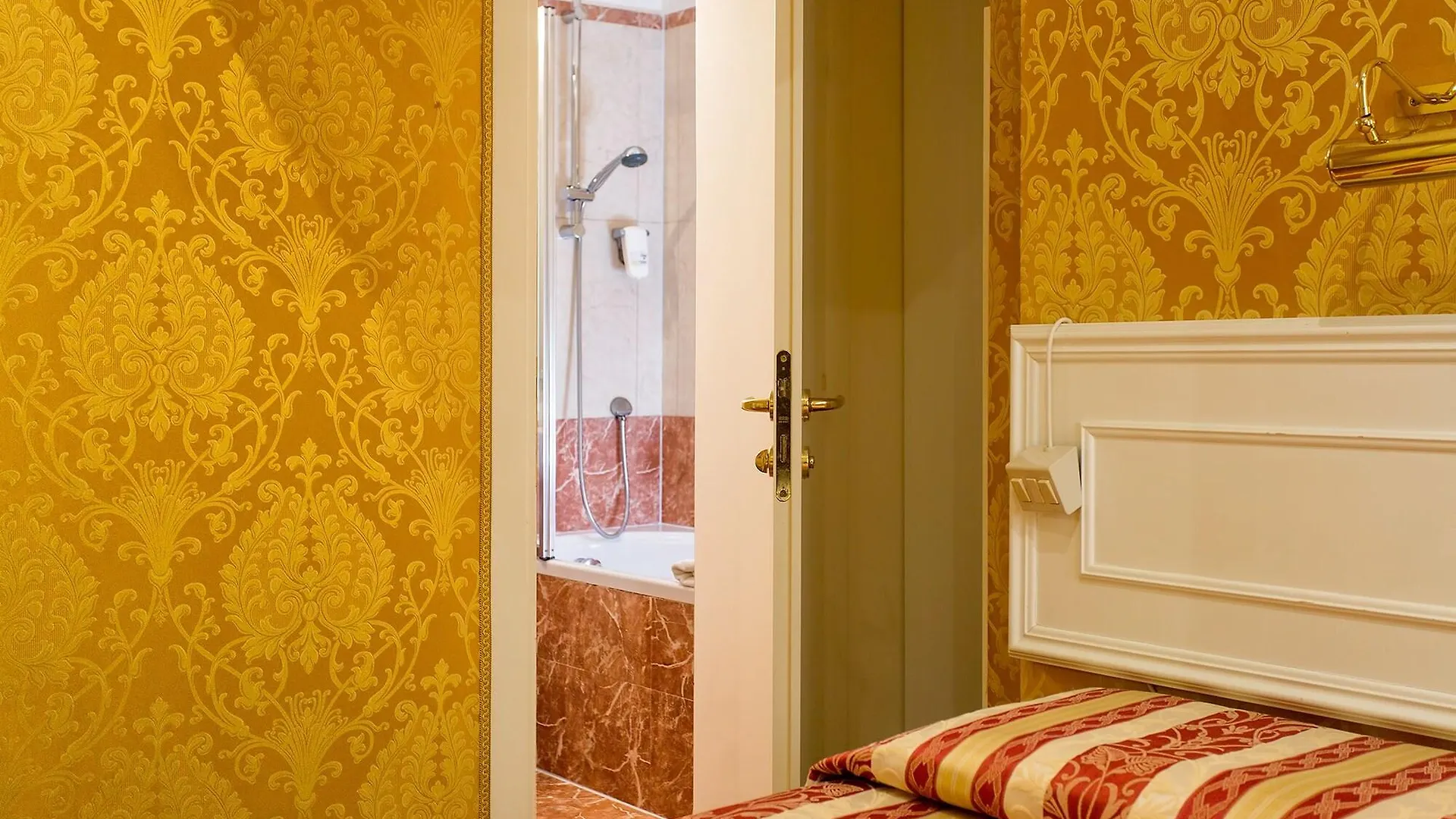 Residenza Goldoni Bed & Breakfast Venice Italy